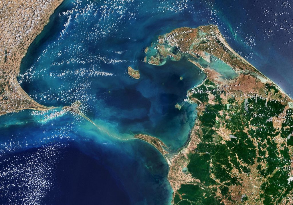 This satellite image shows Adam’s Bridge, a natural chain of limestone shoals, stretches 48 km between Rameswaram Island in India and Mannar Island in Sri Lanka. Credit: Contains modified Copernicus Sentinel data (2024), processed by ESA